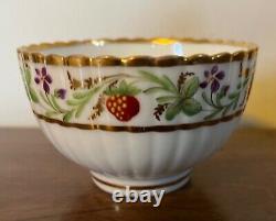 Antique 18th English Worcester Porcelain Tea Cup Bowl Georgian Strawberry Sprig