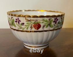 Antique 18th English Worcester Porcelain Tea Cup Bowl Georgian Strawberry Sprig