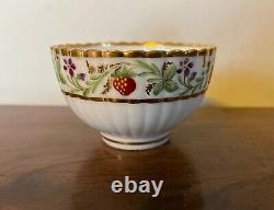 Antique 18th English Worcester Porcelain Tea Cup Bowl Georgian Strawberry Sprig