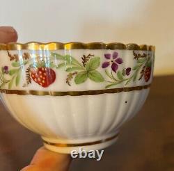 Antique 18th English Worcester Porcelain Tea Cup Bowl Georgian Strawberry Sprig