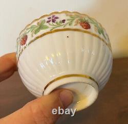 Antique 18th English Worcester Porcelain Tea Cup Bowl Georgian Strawberry Sprig