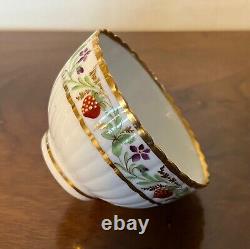 Antique 18th English Worcester Porcelain Tea Cup Bowl Georgian Strawberry Sprig