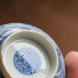 Antique Chinese teacup in underglazed blue and white, Late Qing / Republic #689