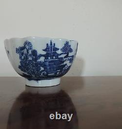 Antique Worcester Porcelain Tea Cup Bowl Blue and White Chinese 18th century Bow