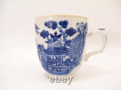 CHINESE 18th CENTURY EXPORT QIANLONG BLUE AND WHITE PAGODA TEA CUP