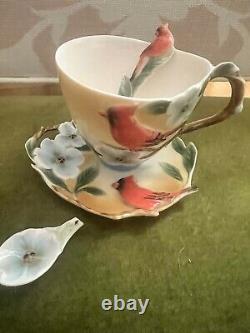 FRANZ Collection Cardinal Teacup And Saucer With Spoon FZ00040S