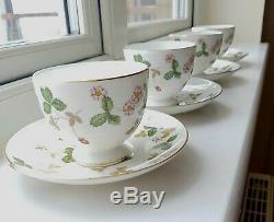 RARE! Wedgwood Wild Strawberry Set of 4 Tea Cup and Saucers Unused! Made in UK