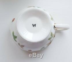 RARE! Wedgwood Wild Strawberry Set of 4 Tea Cup and Saucers Unused! Made in UK