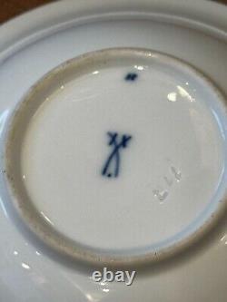 ULTRA RARE German Meissen Porcelain Gilded Ivy Leaves Swan Handle Teacup Saucer