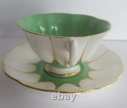 Unique ROYAL ALBERT Teacup & Saucer England Rare Design Green Gold