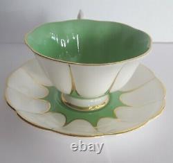 Unique ROYAL ALBERT Teacup & Saucer England Rare Design Green Gold