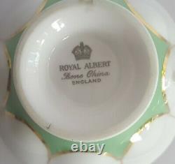 Unique ROYAL ALBERT Teacup & Saucer England Rare Design Green Gold