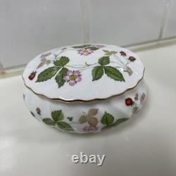 Wedgwood Wild Strawberry 5 Tea Cup Saucer & Suger Pot Set Tableware Collection